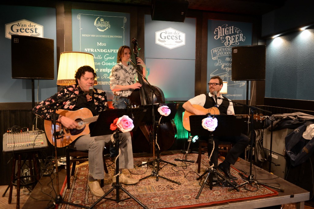 ../Images/Heropening Cafe VanderGeest 001.jpg